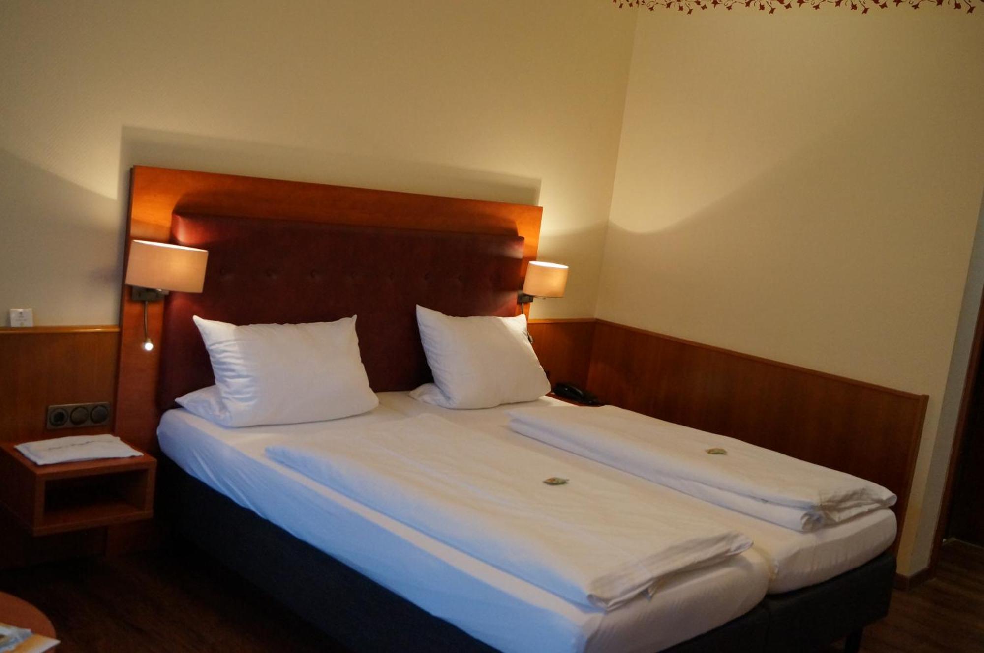 Gasthof - Hotel Zum Loewen Schwabthal Ngoại thất bức ảnh