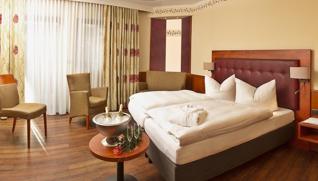 Gasthof - Hotel Zum Loewen Schwabthal Ngoại thất bức ảnh